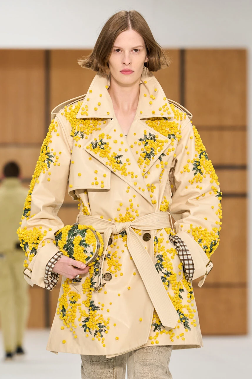 Пастель, лелітки та тренчі: Burberry представив колекцію весна-літо 2027