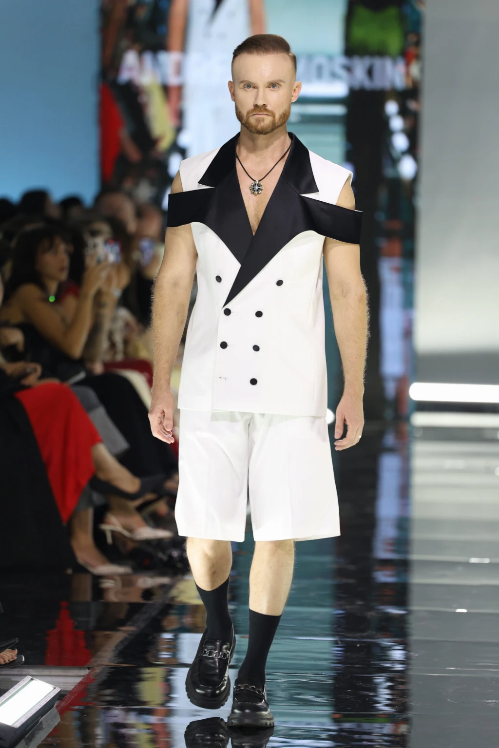 показ Andreas Moskin