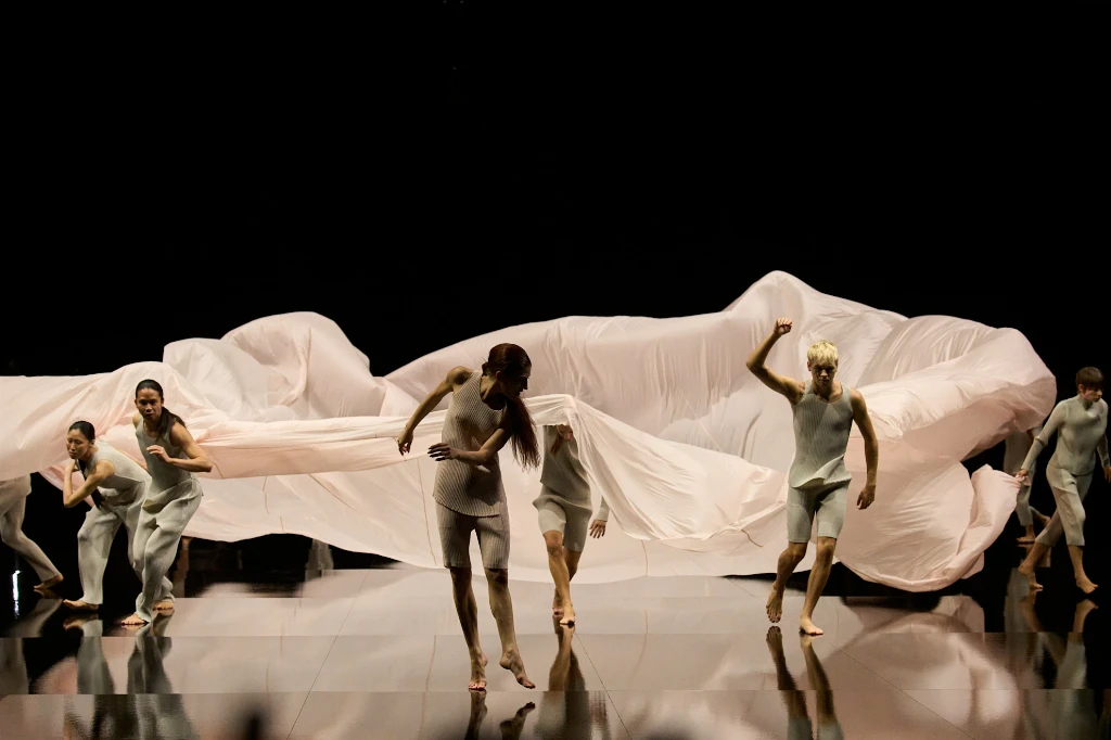 Issey Miyake Весна-Літо 2027 перформанс